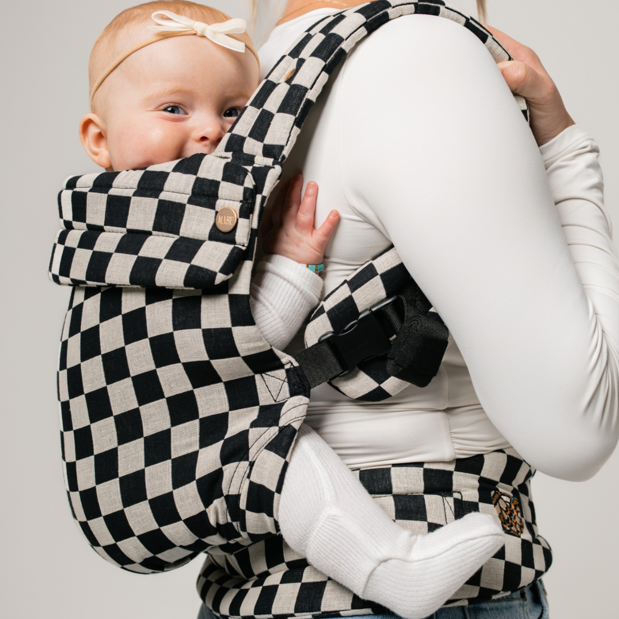 THE MOMFIE - Ivory Checkered Black